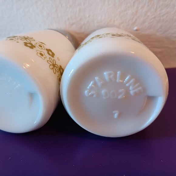 Vintage salt and pepper shaker set - Picture 5 of 7